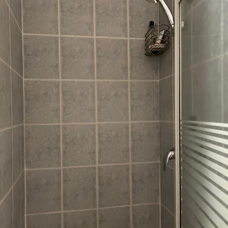2 Dans Maison Typique