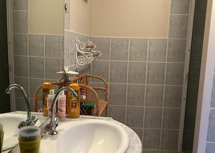 2 Dans Maison Typique